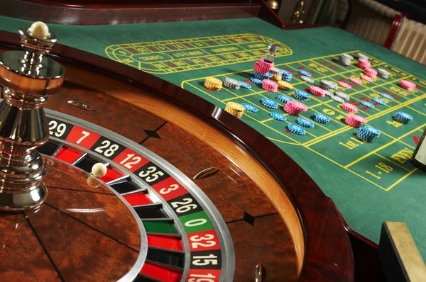 mpoprofit live dealer table on mobile phone showing HD video and betting controls